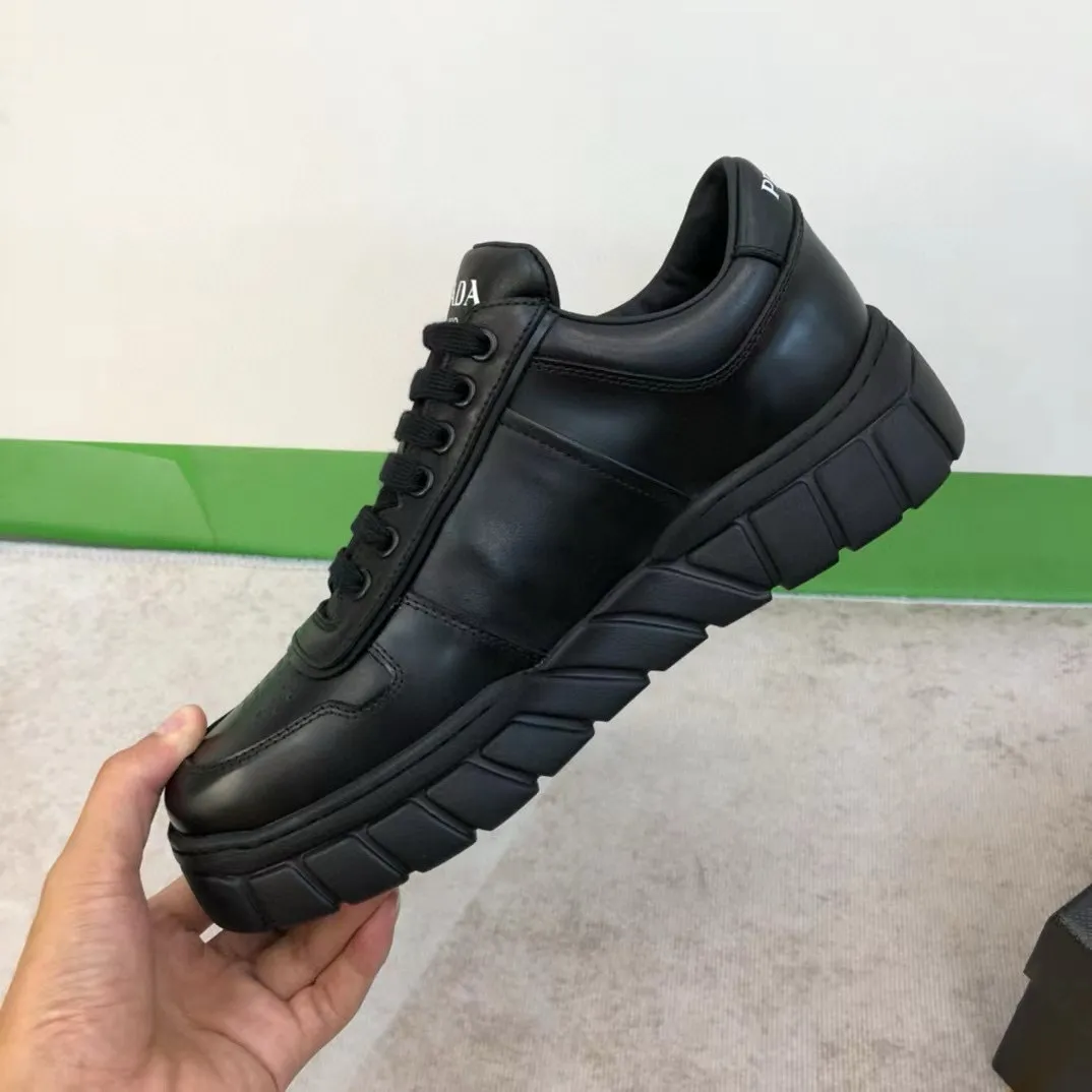 Factory price: 420💰Prada new men's leather sports shoes, the highest version on the market, any comparison is welcome🆚! The original leather has excellent texture and is super high-end! Fetal sheep net lining imported from Italy, removable pad! Luxurious materials and fine workmanship, highly recommended! Code number: 38-44, customized 45